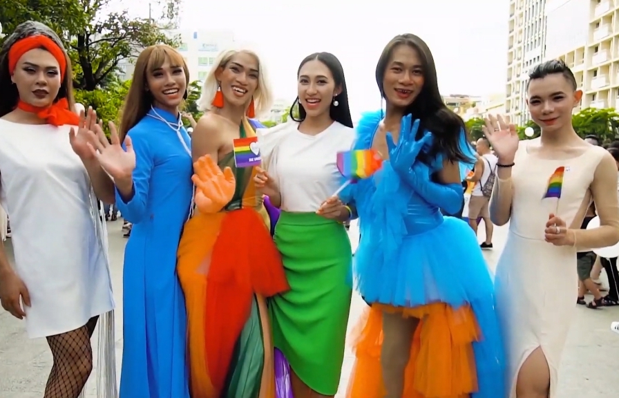 Đại diện Việt Nam mang hình ảnh cộng đồng LGBT đến cuộc thi 'Hoa hậu châu Á Thái Bình Dương'