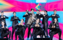 Gin Tuấn Kiệt khiến phố đi bộ Nguyễn Huệ 'vỡ òa' khi mang bản hit 'lụi tim' của Mr. Siro lên sân khấu