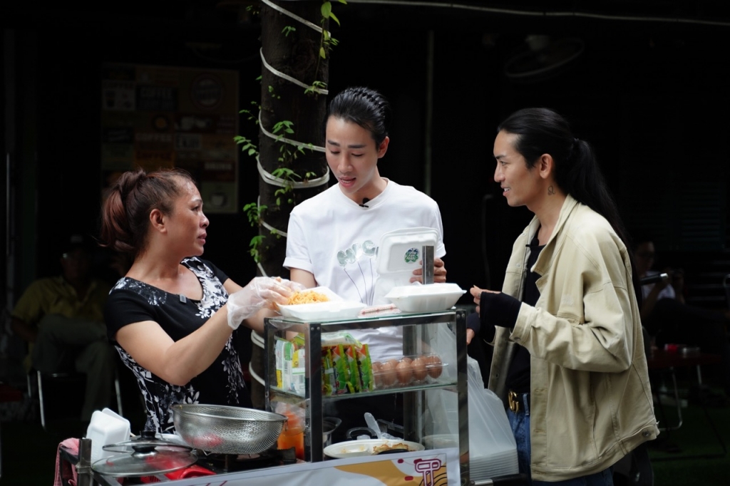 ngay may man bb tran va hai trieu dong cam xot xa cho nhan vat lgbt bi cha ruot danh dap xa hoi di nghi vi gioi tinh