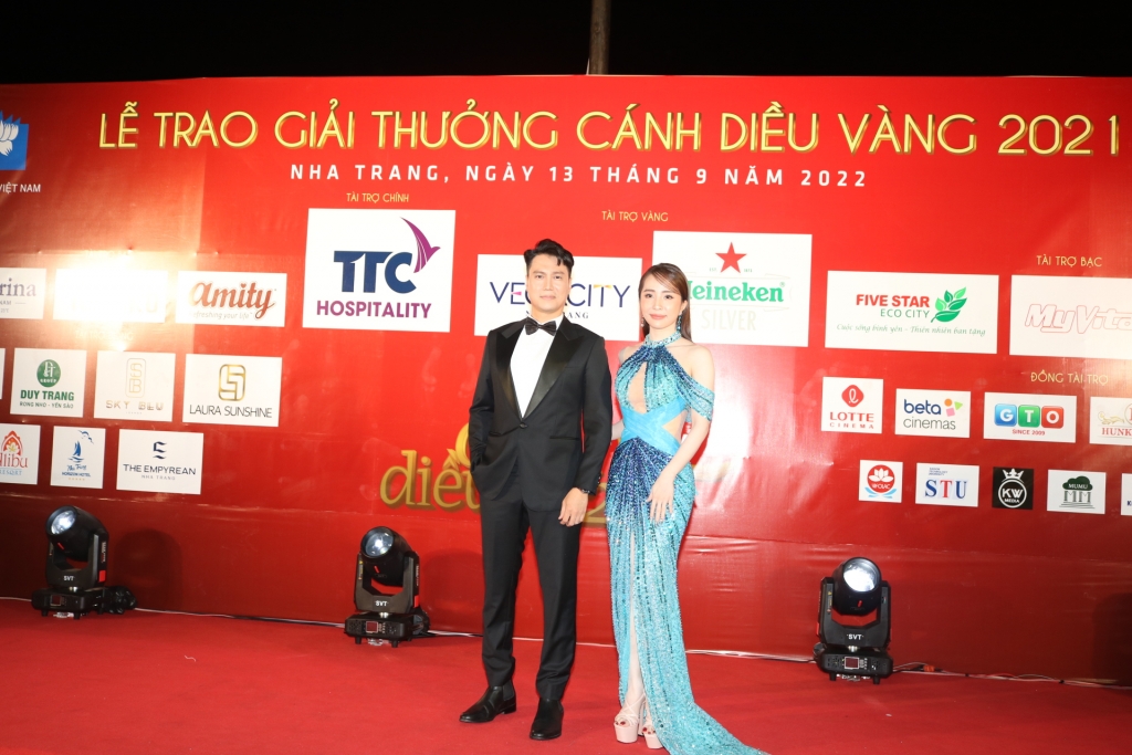 Nghệ sĩ Việt nô nức trên thảm đỏ 'Cánh diều 2021'