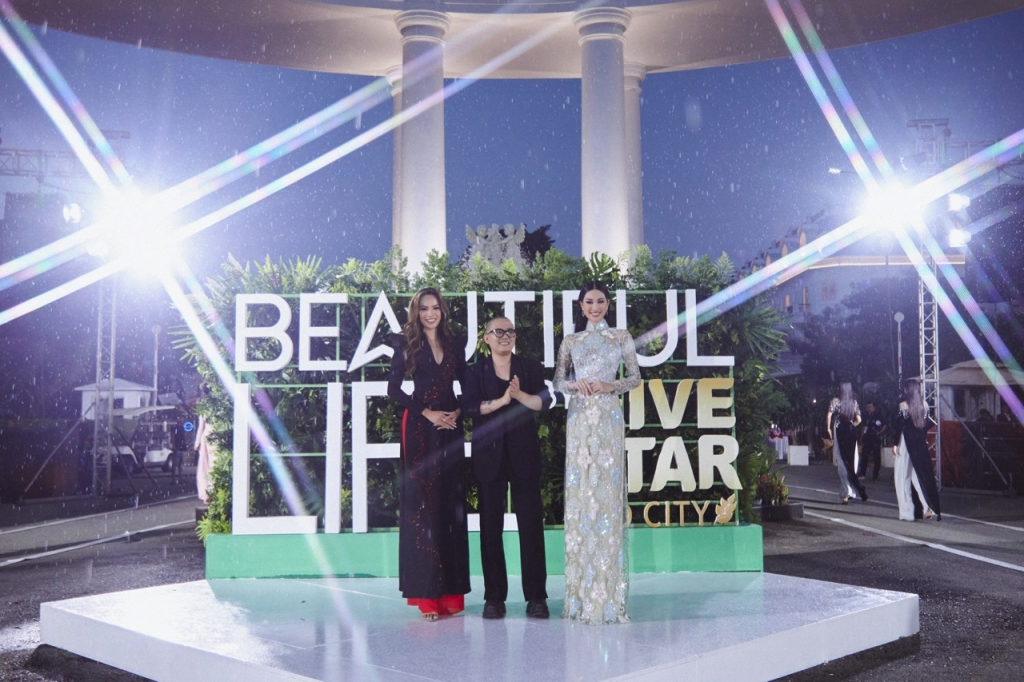 Bán kết 'Hoa khôi sông Vàm 2022': Bữa tiệc thời trang thăng hoa cảm xúc