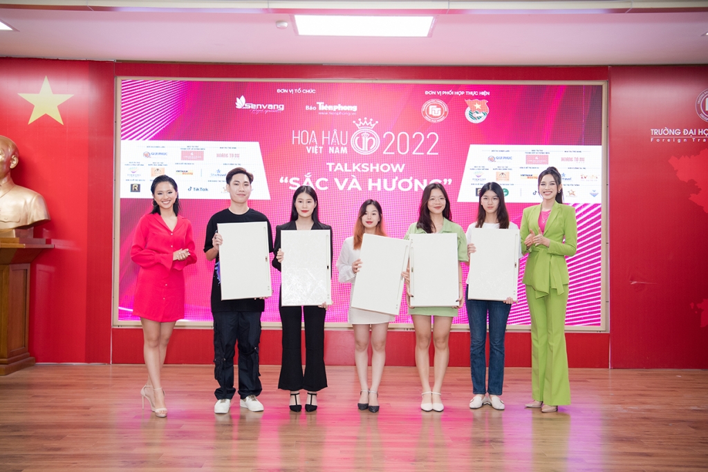 Hoa hậu Việt Nam 2022 'càn quét' tuyển sinh tại các trường đại học ở Hà Nội
