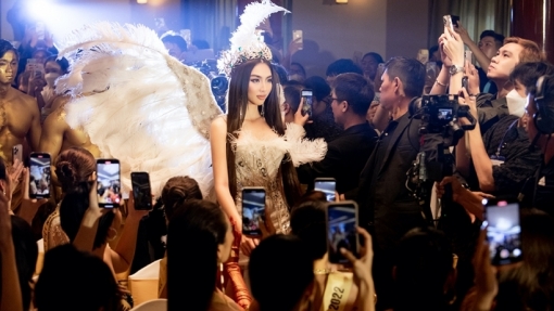 Thùy Tiên diện cánh thiên thần, xuất hiện cùng chiếc vương miện 'Miss Grand Vietnam 2022'