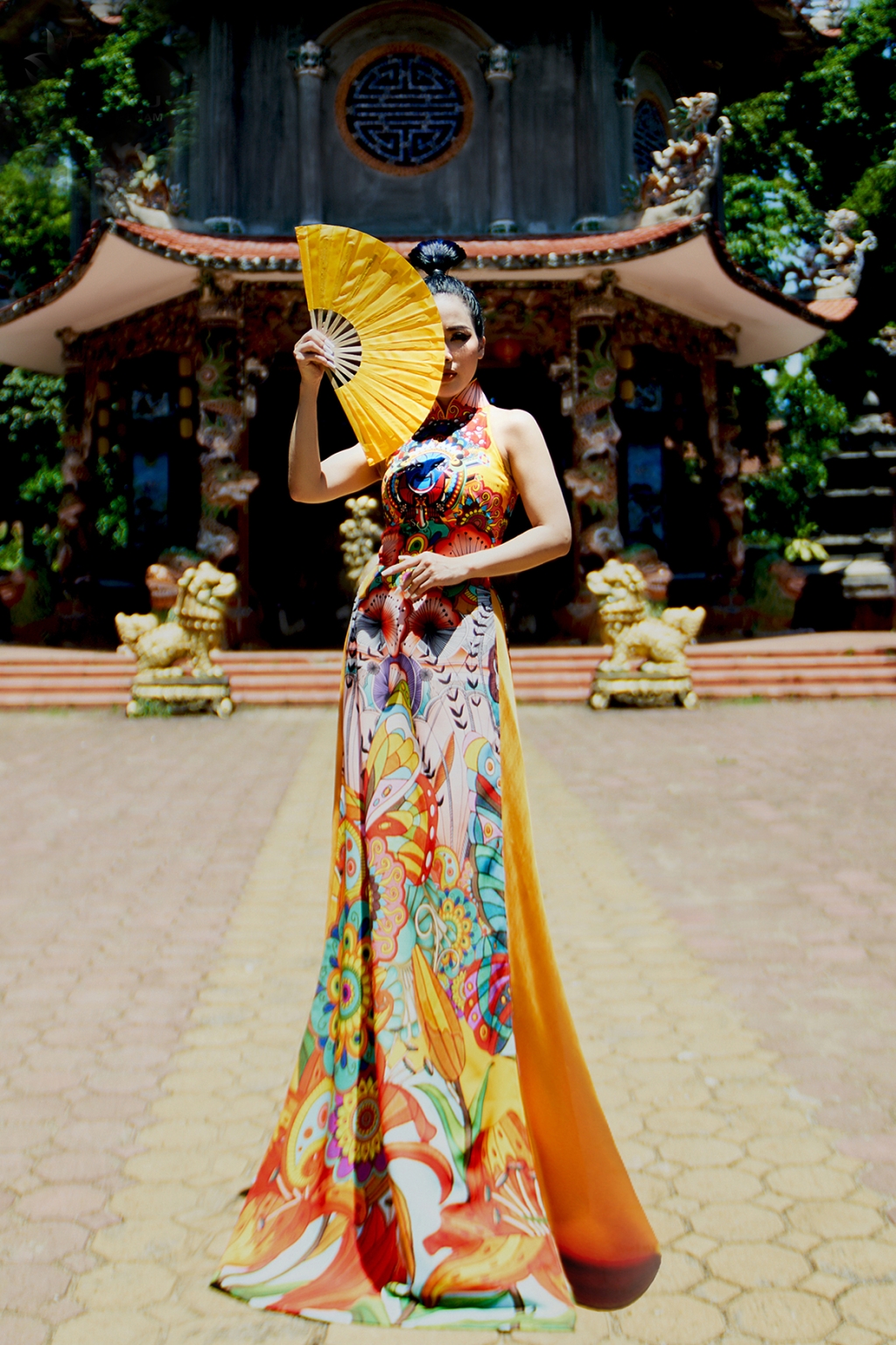 Người đẹp Đỗ Ngọc Hà nền nã với áo dài quảng bá du lịch Quảng Ngãi