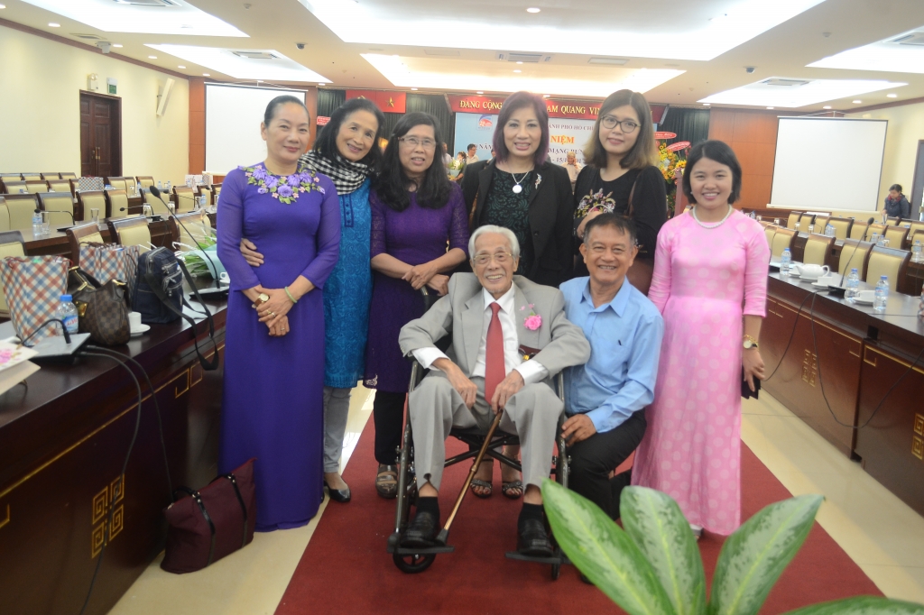 dien anh cach mang bung bien nam bo 70 nam mot chang duong