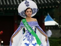 Quốc phục lộng lẫy dài 3m của Hoàng Thu Thảo nổi bật tại 'Nữ hoàng Sắc đẹp Toàn cầu 2017'