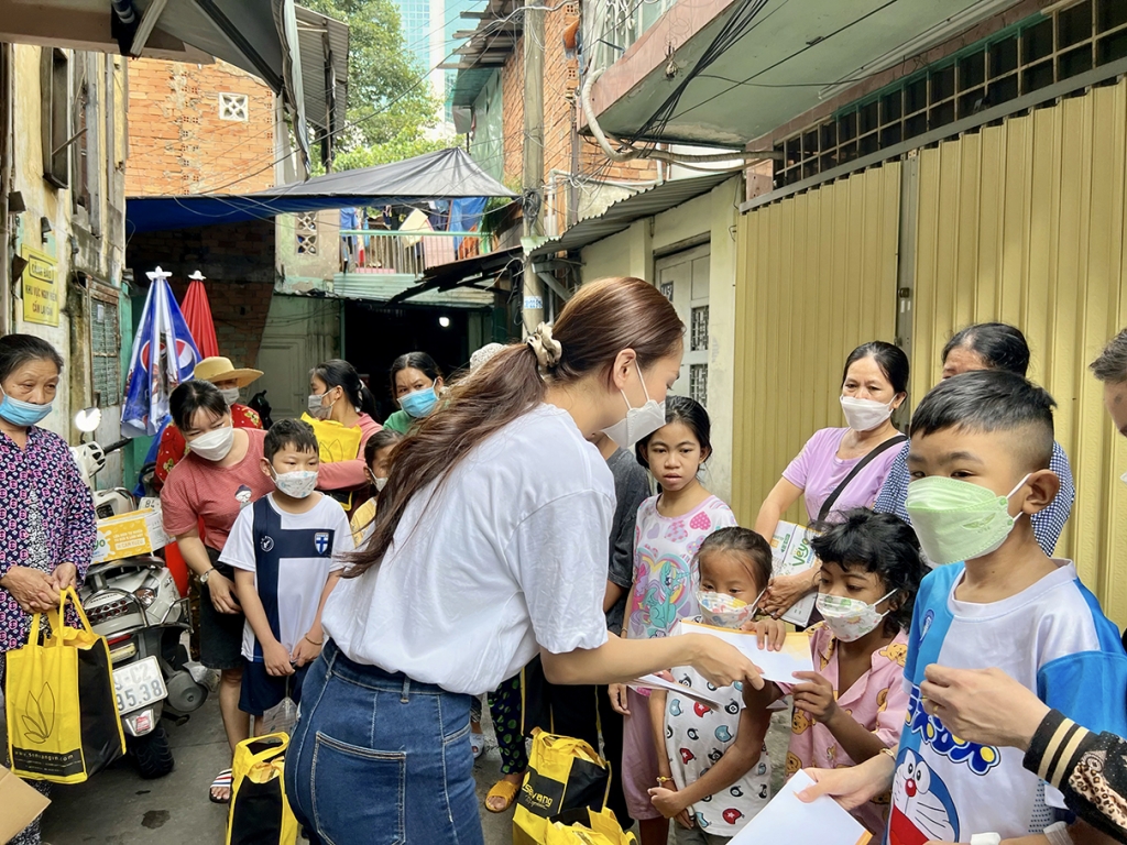 Hoa hậu Mai Phương dành nhiều thời gian cho hoạt động từ thiện sau đăng quang