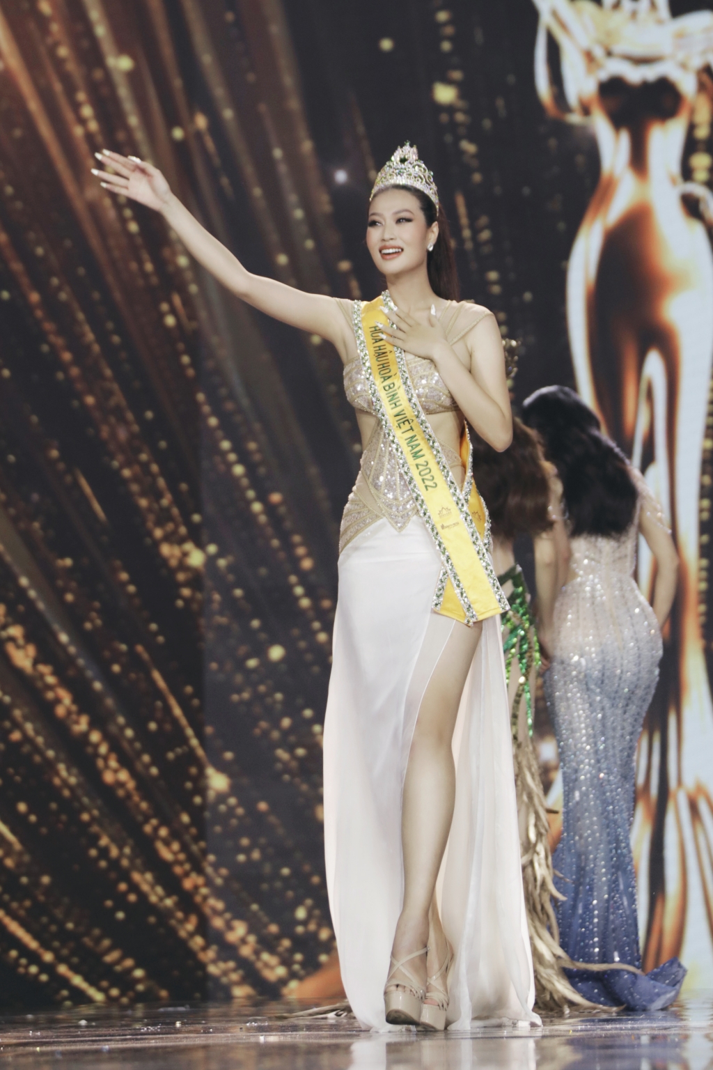 Đoàn Thiên Ân đăng quang 'Miss Grand Việt Nam 2022'