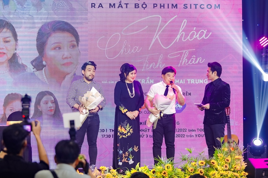 Nghệ sĩ Tấn Thi, Phi Phụng, Ngân Quỳnh, La Mindu xuất hiện tại họp báo ra mắt phim sitcom 'Chìa khóa tình thân'