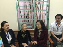 Ban tổ chức LHP Việt Nam tới thăm và tặng quà người có công với Cách mạng
