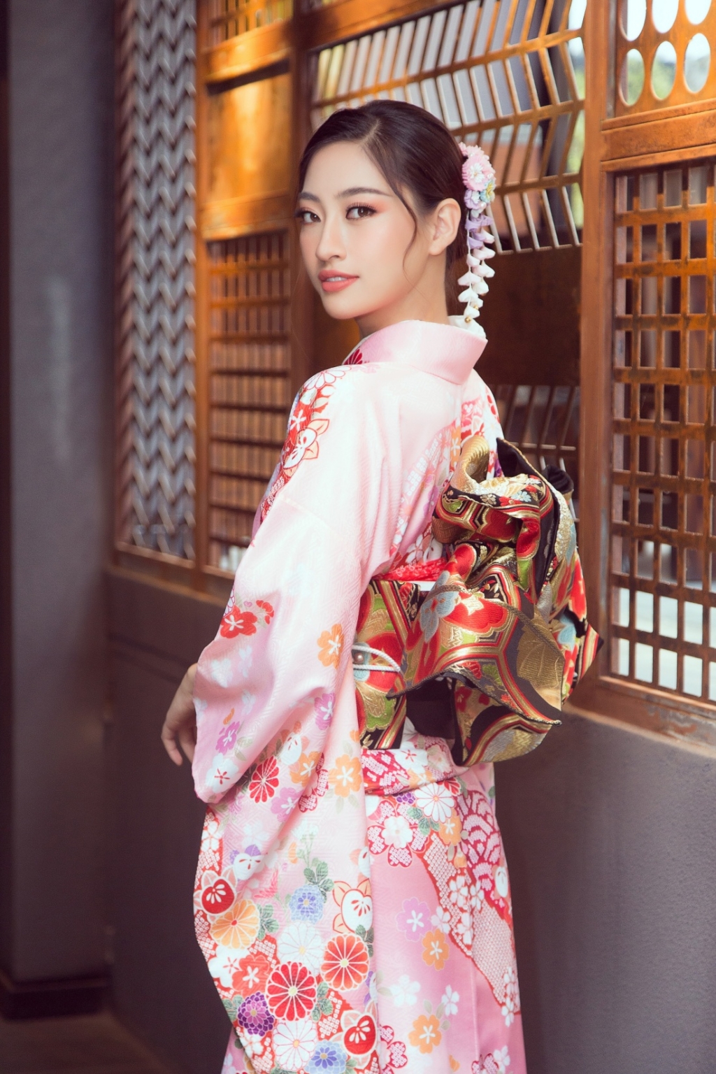 tuong san thuy linh ke tam lang nguoi nua can khi dien kimono