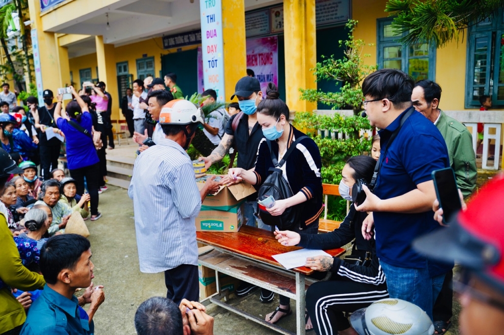 nhat kim anh chan dau van ra mien trung