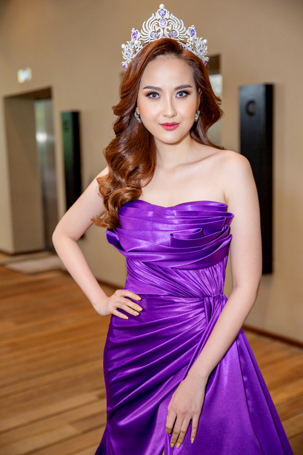 hoa khoi do tran khanh ngan truyen cam hung cho cac thi sinh miss tourism