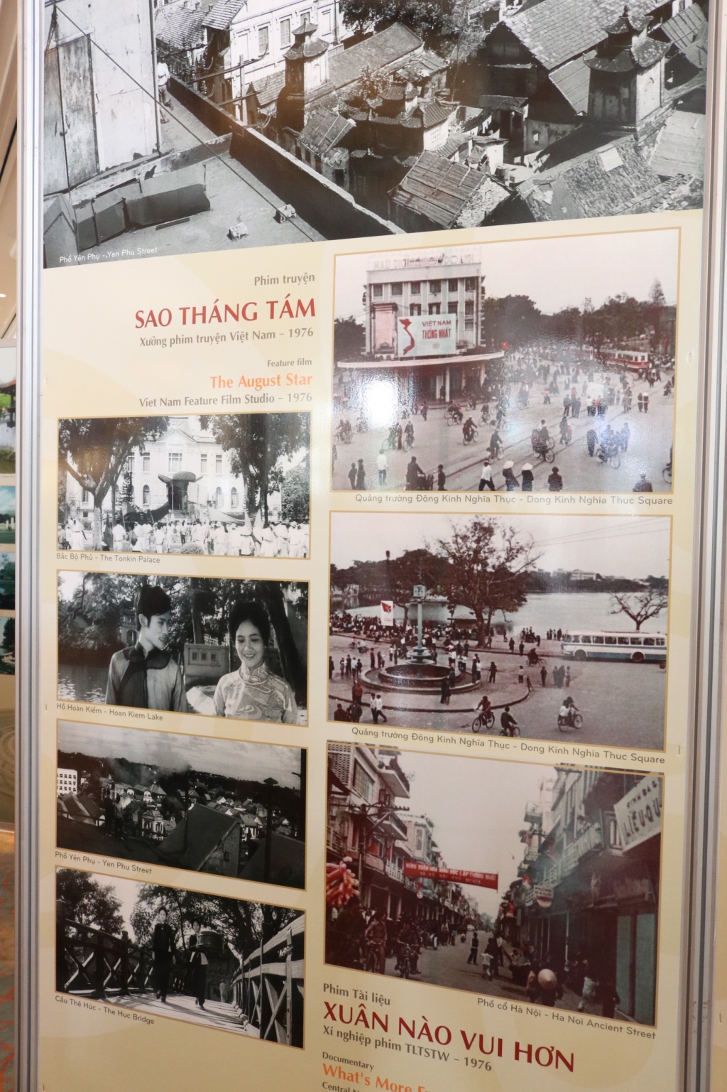 Khán giả Hà Nội và quan khách say sưa chiêm ngưỡng triển lãm 'Bối cảnh quay phim là các di tích, di sản văn hóa của Hà Nội'