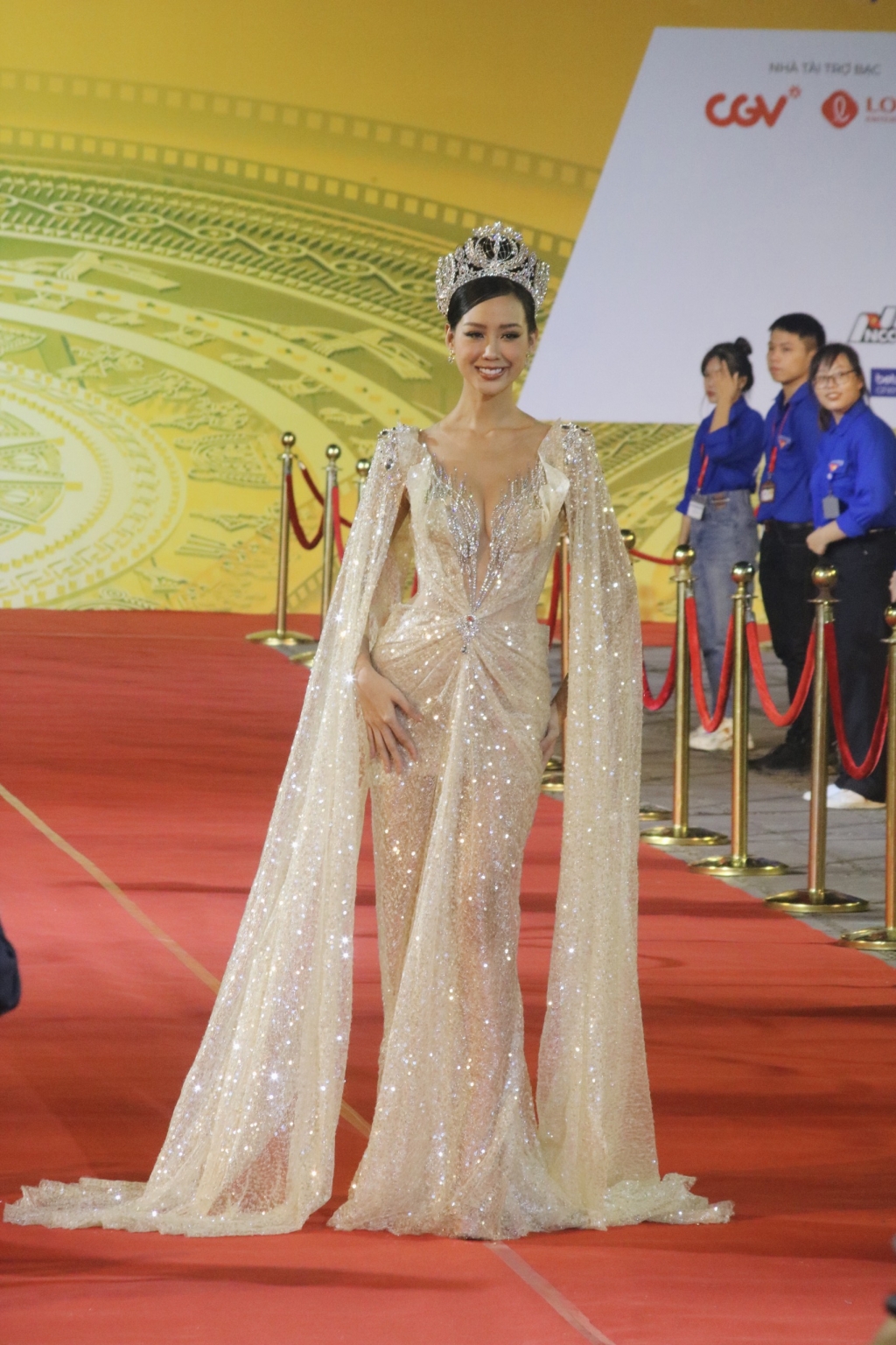 Hoa hậu Bảo Ngọc đẹp rạng ngời tại thảm đỏ lễ bế mạc Haniff 2022