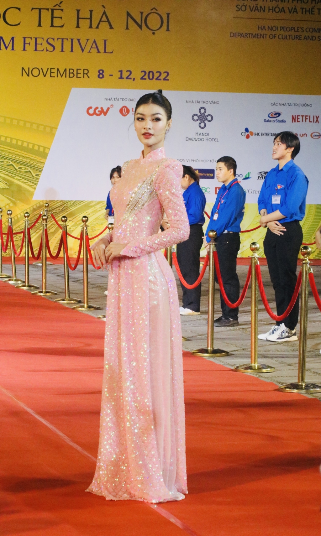 Hoa hậu Bảo Ngọc đẹp rạng ngời tại thảm đỏ lễ bế mạc Haniff 2022