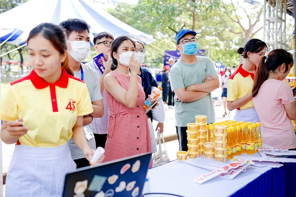 Giới trẻ háo hức rinh hàng nghìn quà tặng từ KIDO tại 'MTV School Fest'