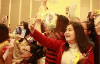 Khán giả Việt Nam hào hứng gào thét tên thần tượng trong buổi ra mắt NCT 127