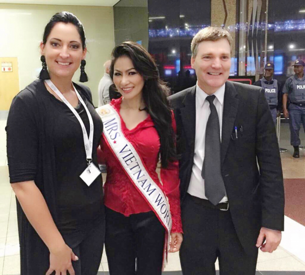 co giao yoga tran thu hanh dai dien viet nam du thi mrs world 2017