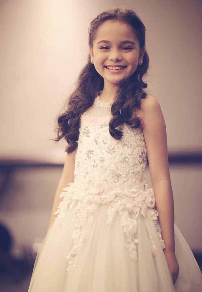 nguoi ban ma gap go 2 thien than nhi den tu philippines lam khuynh dao man anh viet