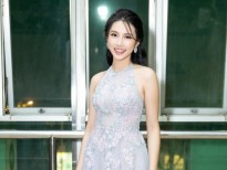 Hoa hậu nhân ái Thùy Tiên lần đầu làm giám khảo nhận xét bằng tiếng Anh cực đỉnh