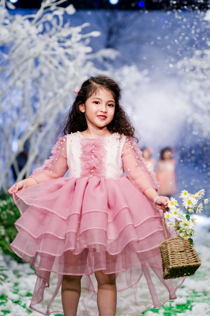 khu vuon tuyet trang diem nhan an tuong cua vietnam kids fashion week mua 3