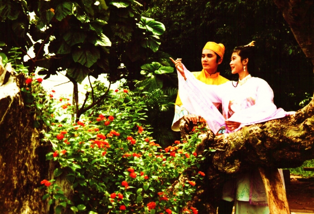 gap lai hoang tu tam cam thai san bi an dang sau nhung nu cuoi