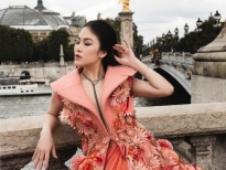 Thần thái cổ điển đến hiện đại của Hoa hậu áo dài Tuyết Nga tại Paris