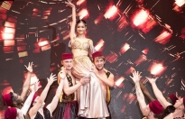 Á hậu Kiều Loan khoe eo thon, múa bụng đầy uyển chuyển tại Dubai