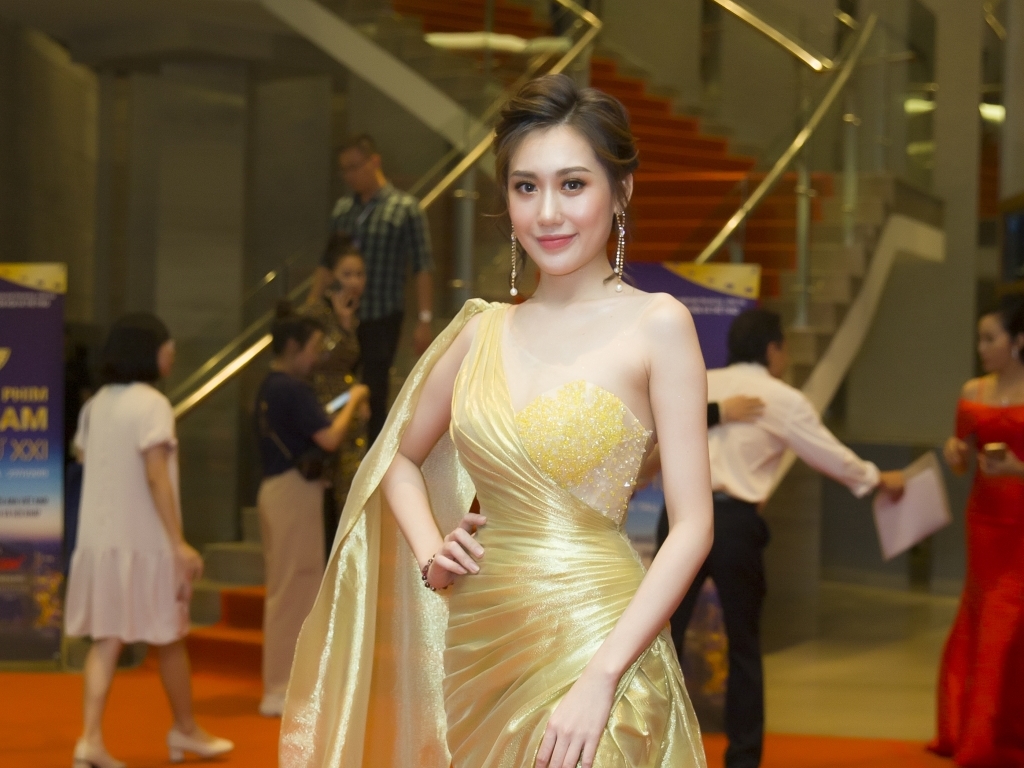 Hoa hậu - diễn viên Phan Hoàng Kim kể chuyện đóng 'cảnh nóng' cùng Lâm Vissay