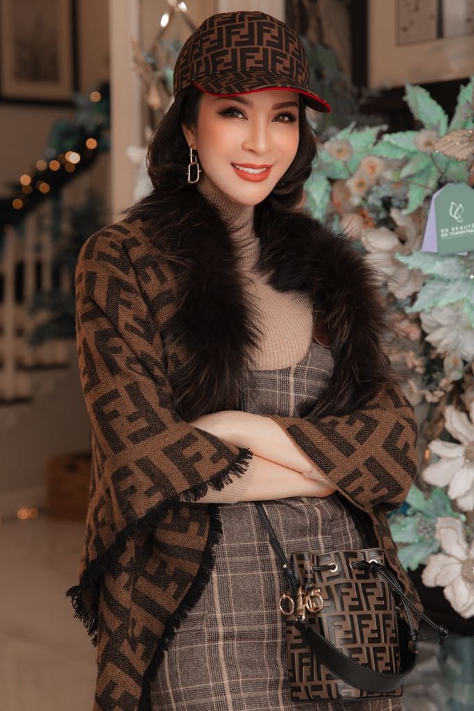 mc thanh mai dien hang hieu don giang sinh