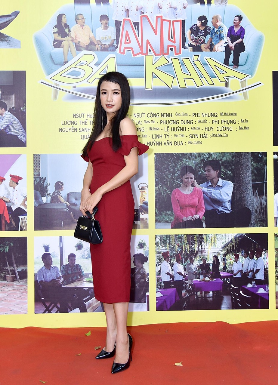 nsut hoai linh va ca si phi nhung khau chien trong anh ba khia