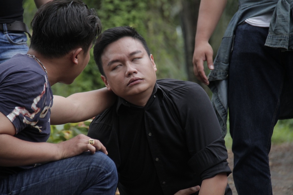 nsut hoai linh va ca si phi nhung khau chien trong anh ba khia