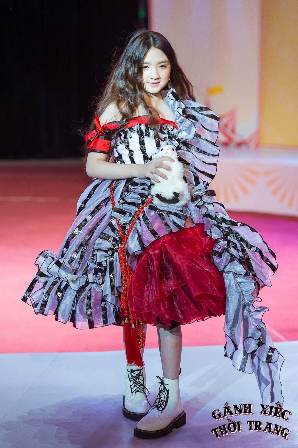 starkids to chuc fashion show ganh xiec thoi trang ton vinh nghe thuat xiec