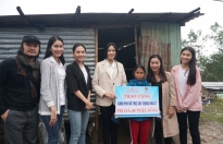 Ban tổ chức 'Hoa hậu Việt Nam 2020' cùng top 3 vượt địa hình khó trao tặng 1 tỷ đồng cho bà con Nam Trà My