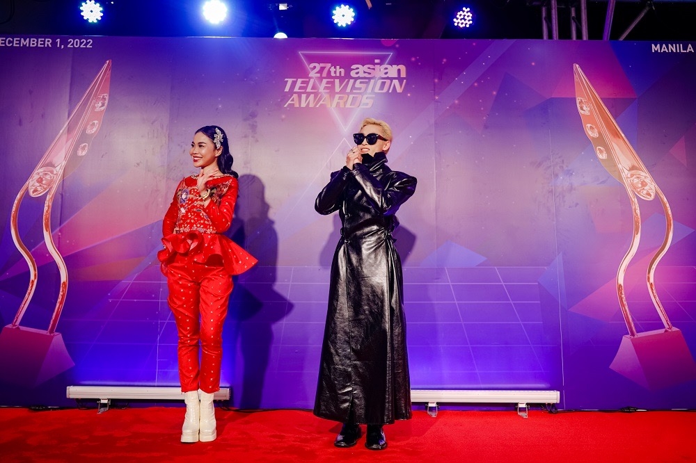 Trấn Thành, Lê Giang, Uyên Ân cùng Wren Evans xuất hiện đầy nổi bật và sải bước ấn tượng trên thảm đỏ 'Asian TV Awards'