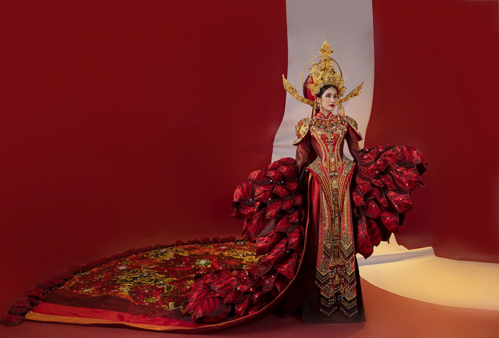 Mang hình ảnh Nữ Trạng Nguyên vào quốc phục, Phương Anh gây ấn tượng mạnh tại 'Miss International 2022'