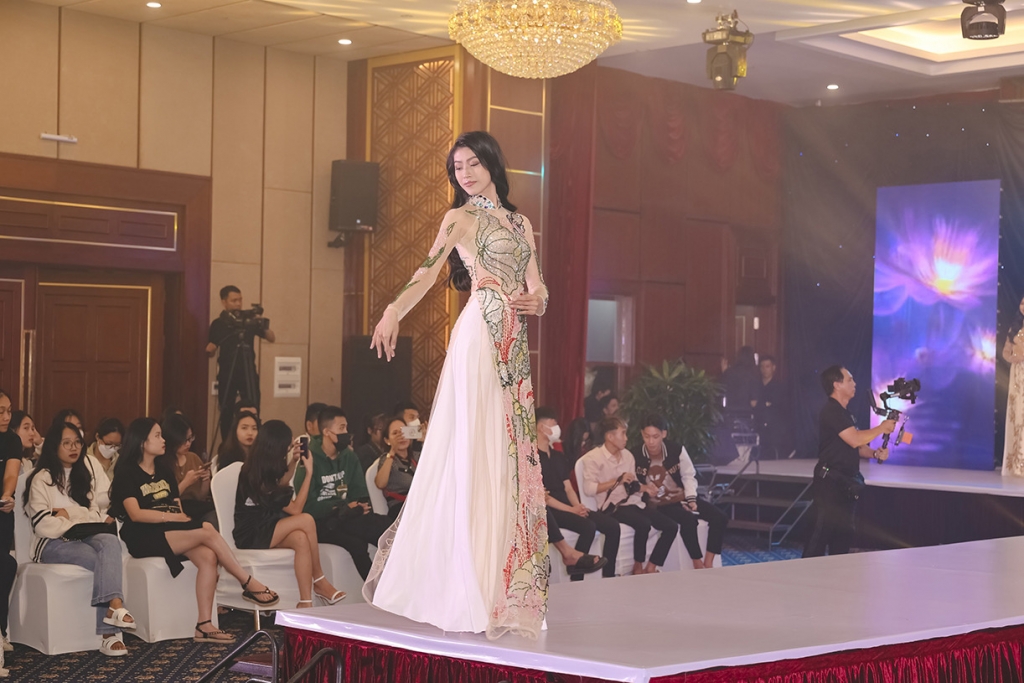 Bán kết 'Hoa hậu Việt Nam thời đại 2022': Đêm thi với những màn trình diễn rực lửa