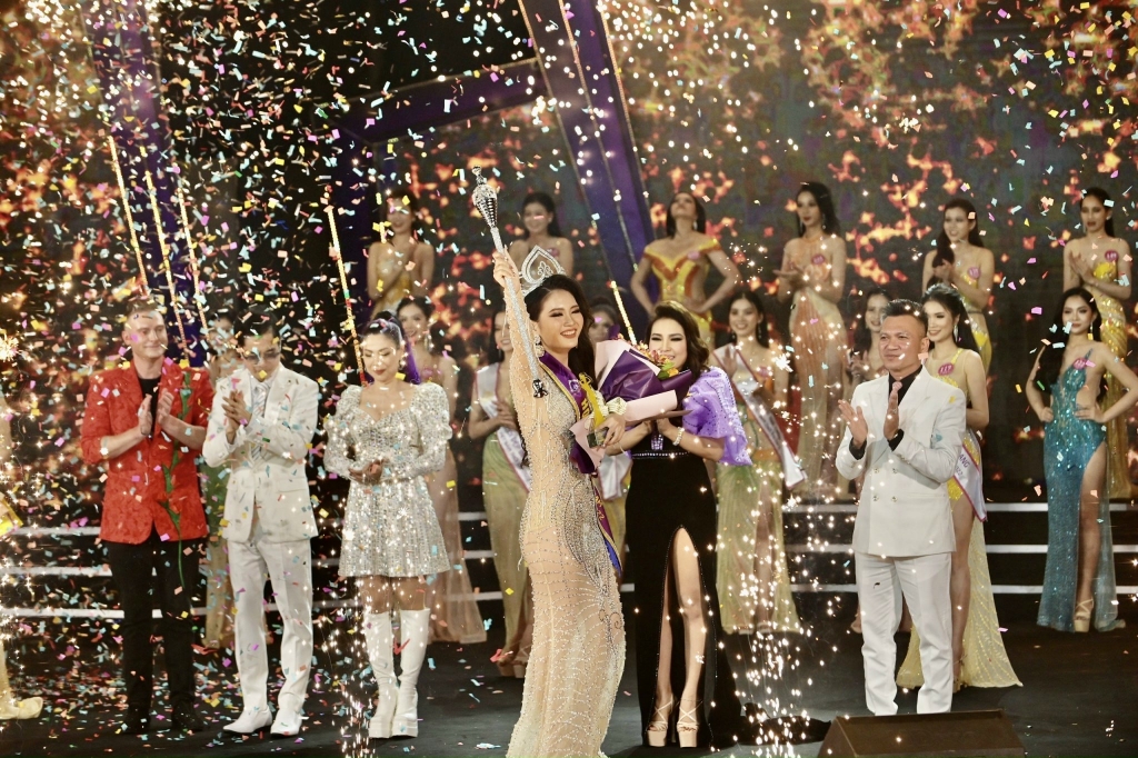 Nữ sinh Đại học Quốc gia Hà Nội Nguyễn Mai Anh đăng quang 'Hoa hậu Việt Nam thời đại 2022'