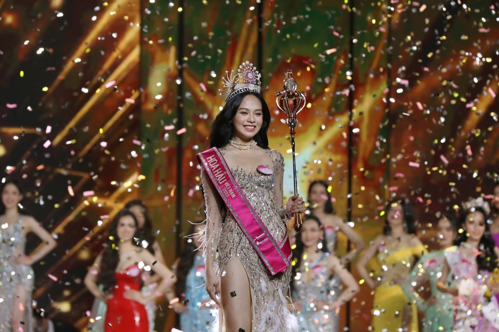 Người đẹp đến từ Đà Nẵng Huỳnh Thị Thanh Thủy đăng quang ‘Hoa hậu Việt Nam 2022‘