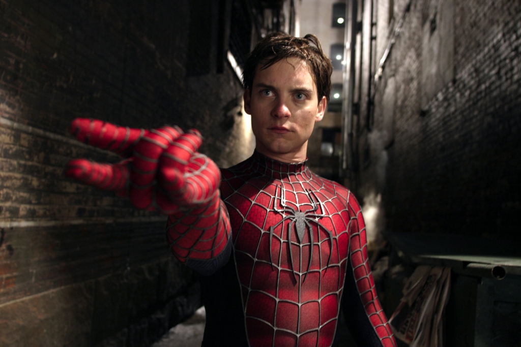 Đoàn phim Người nhện 2 của hãng Sony đã hiến tặng 50 tấn vật liệu để tái sử dụng sau khi phim quay xong