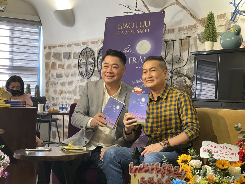 CEO Đỗ Hoàng Dương ra mắt tiểu thuyết ‘Gió thổi mùa trăng năm ấy’