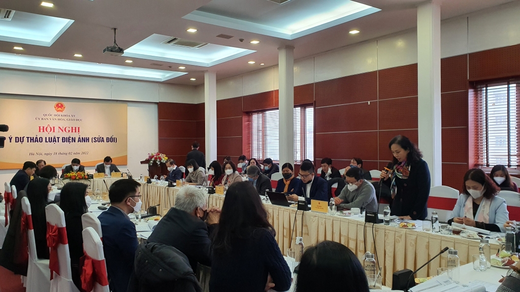 Tiến sĩ Ngô Phương Lan – Chủ tịch Hiệp hội Xúc tiến phát triển Điện ảnh Việt Nam phát biểu tại hội nghị