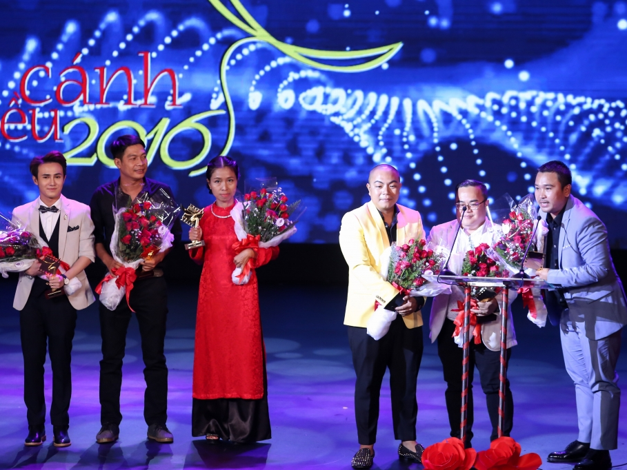 'Sài Gòn anh yêu em' và '12 chòm sao' thắng lớn tại giải Cánh diều 2016