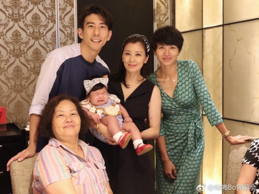 gia tinh van tu kiet giai khoe anh gia dinh sau chuyen sang viet nam