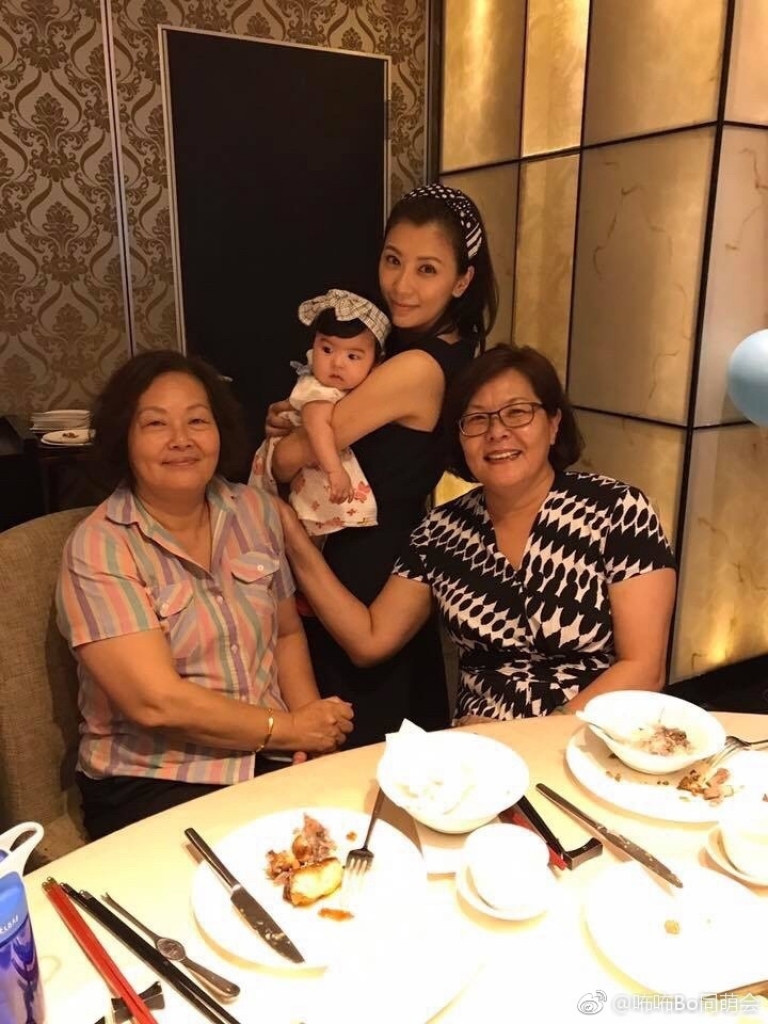 gia tinh van tu kiet giai khoe anh gia dinh sau chuyen sang viet nam