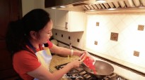 Lưu Hiểu Khánh lần đầu tiên xuống bếp nấu ăn cho chồng