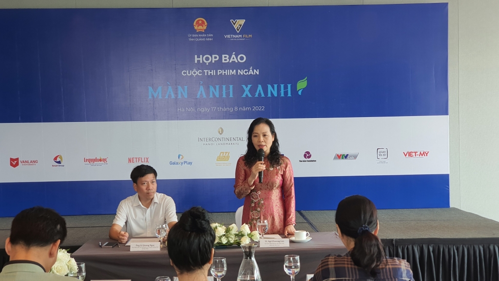 Tiến sĩ Ngô Phương Lan - Chủ tịch Hiệp hội Xúc tiến phát triển điện ảnh Việt Nam phát biểu tại buổi họp báo công bố chương trình Trao giải cuộc thi phim ngắn Màn ảnh xanh
