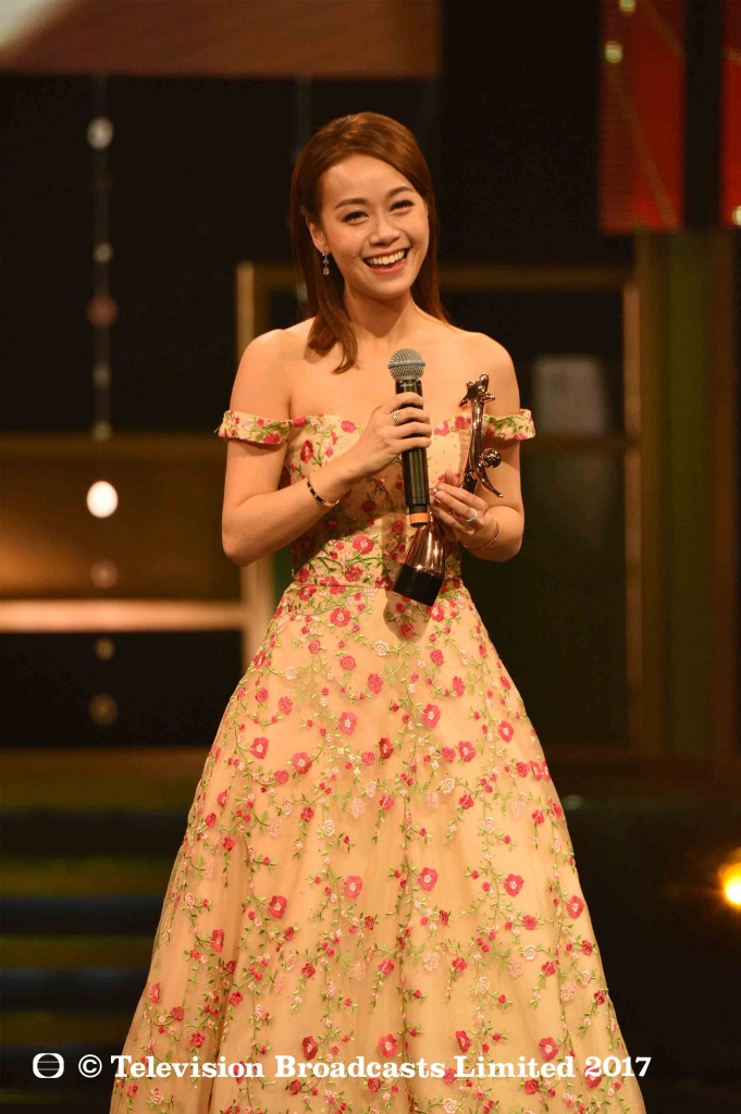 vuot qua ranh gioi gianh chien thang tuyet doi tai giai starhub tvb awards 2017