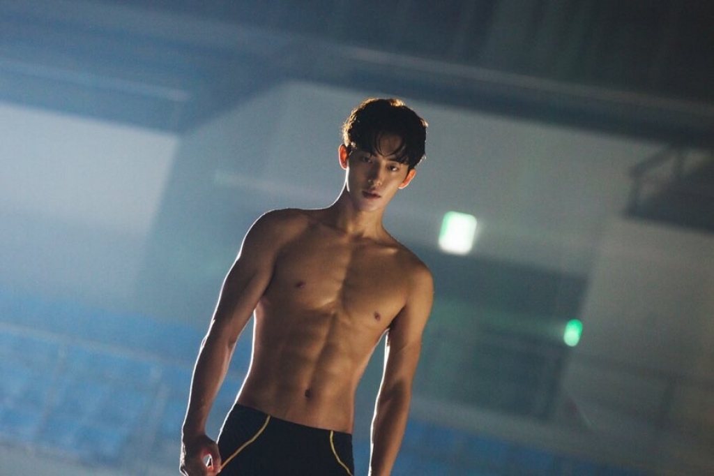 nam joo hyuk khoe co bap trong phim moi